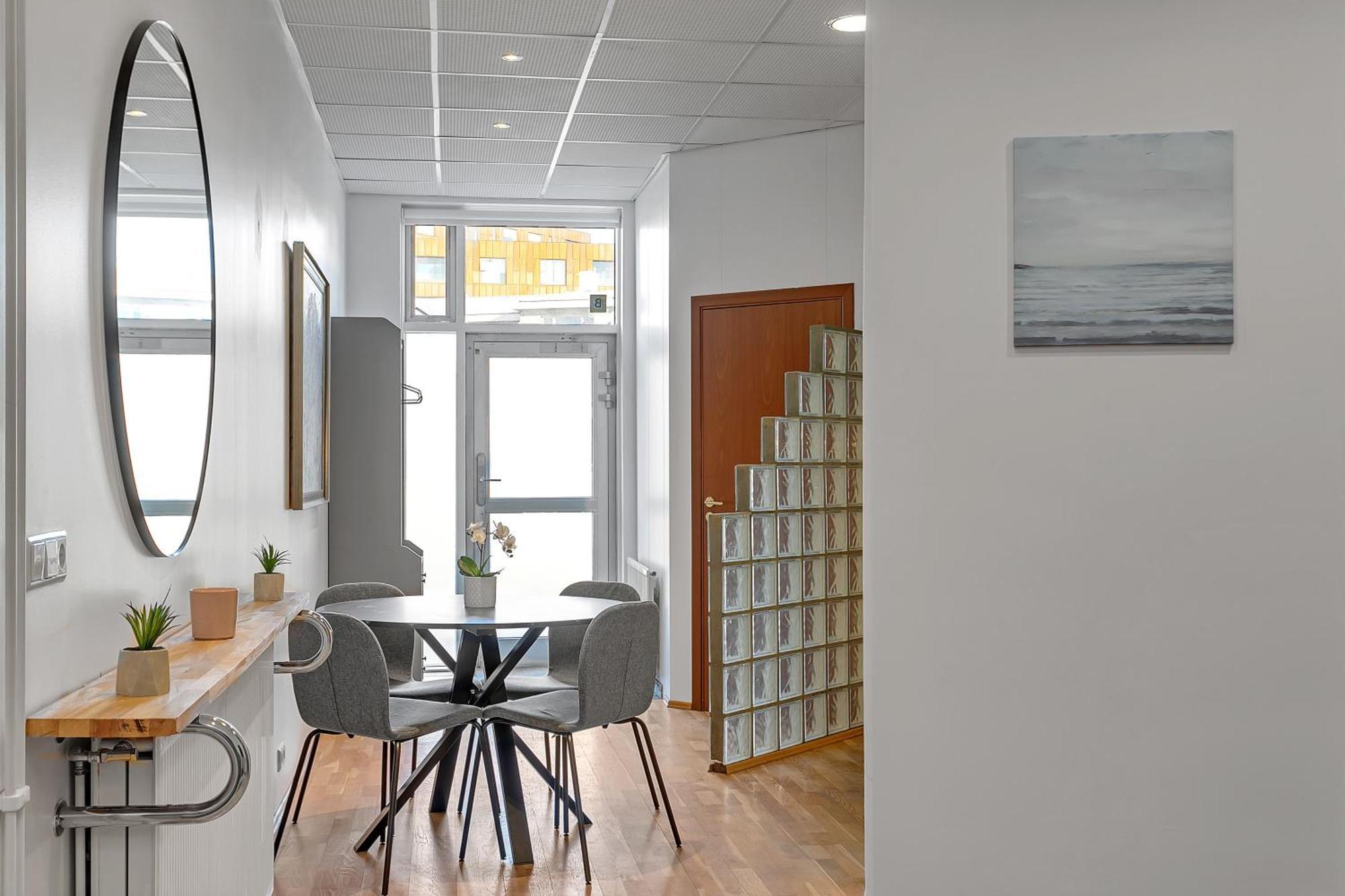 Bright Apartment In The Heart Of The City! Рейкьявик Экстерьер фото